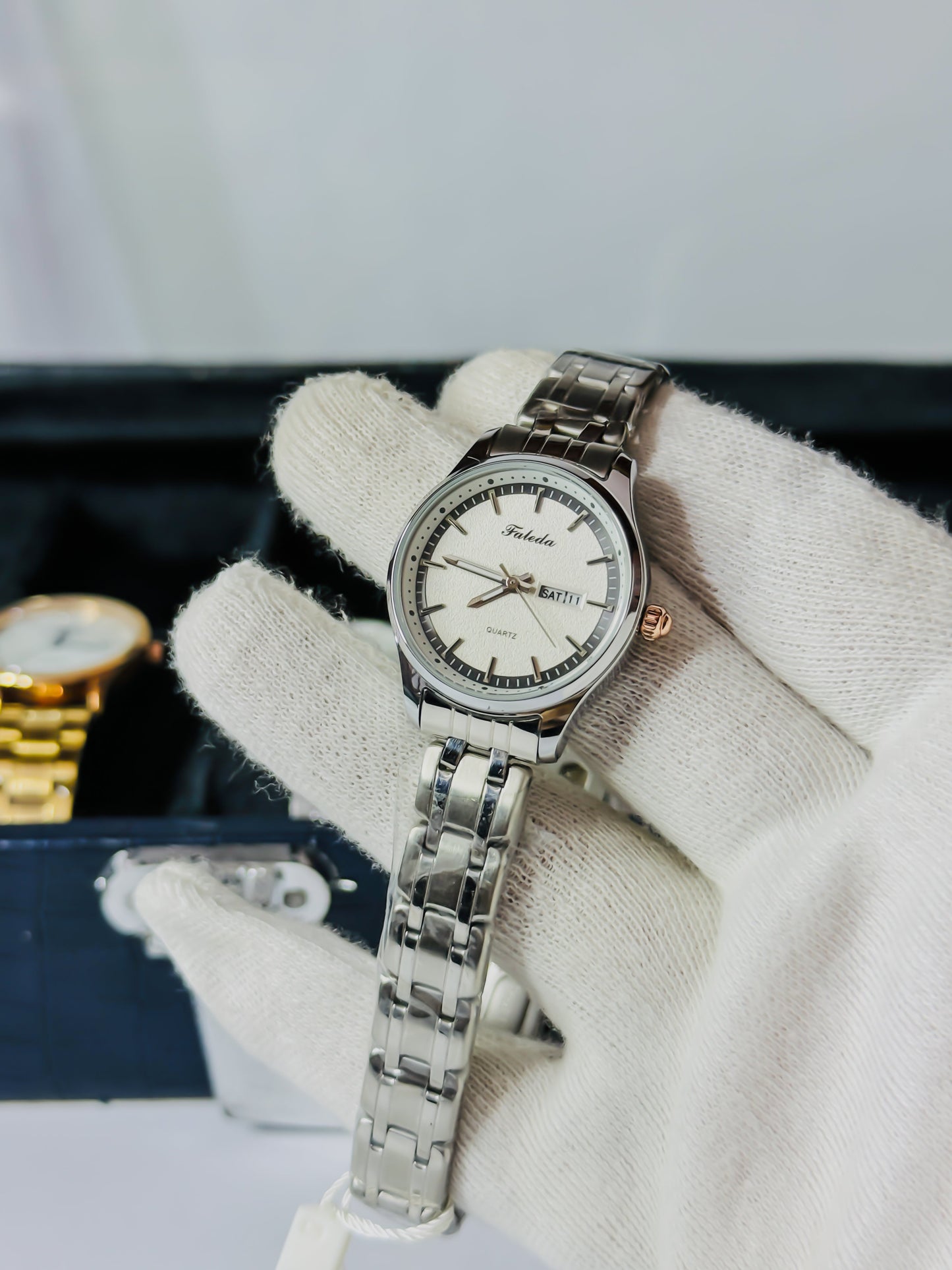 Faleda-ll Silver Elegant Day-Date Watch - Women Edition