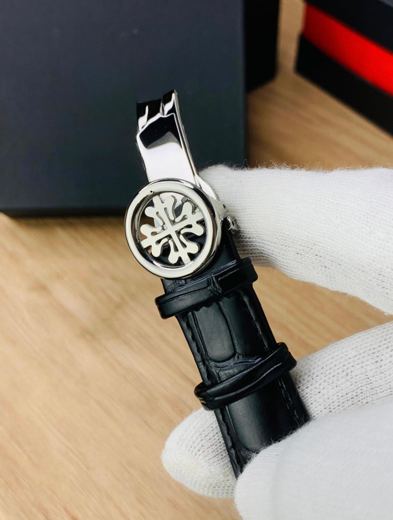 PP– Black Silver Leather Edition