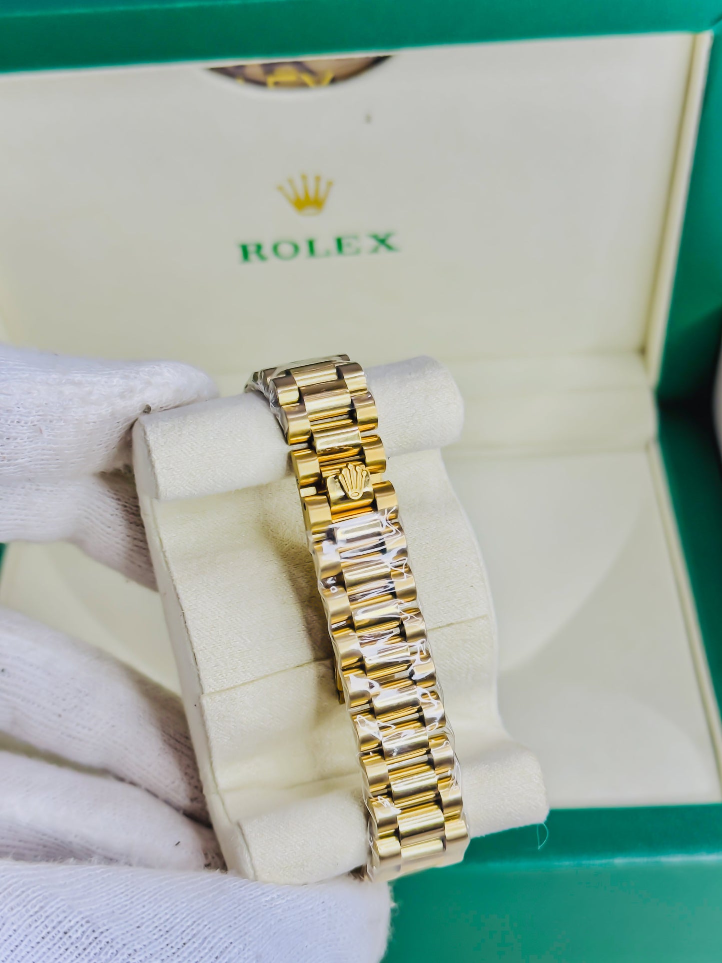 Royale Day - Date | Golden Diamond Bezel Female Edition