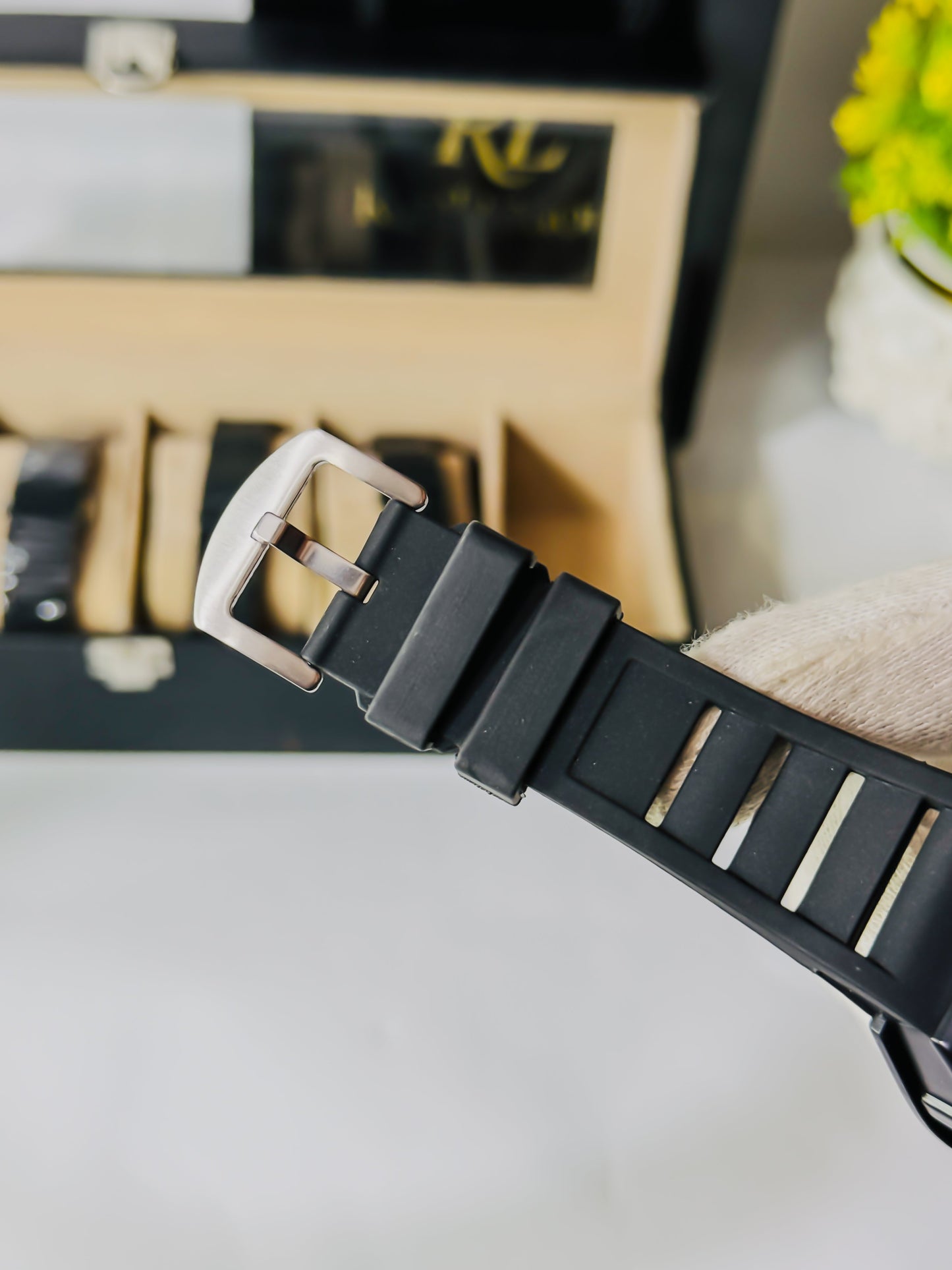 RM Black Smiley - Strap Edition