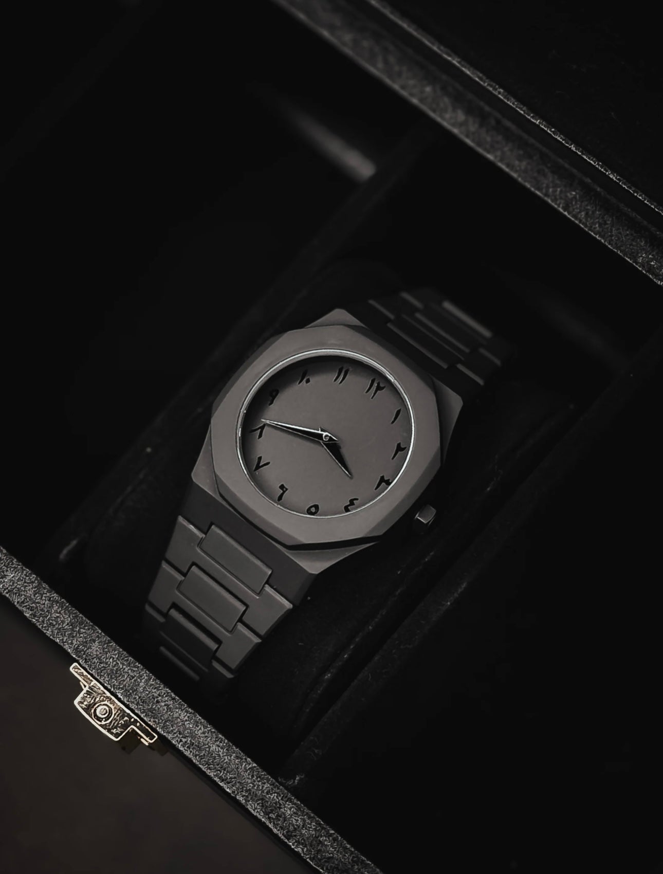 Arabic Aura Watch | Black