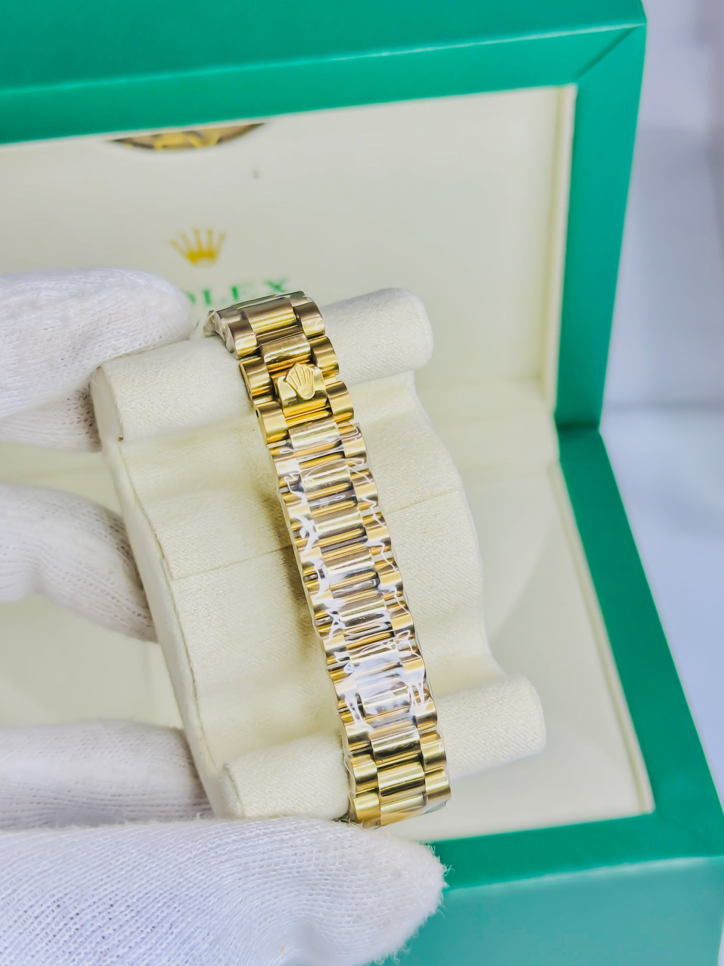 Royale Day - Date | Golden Female Edition