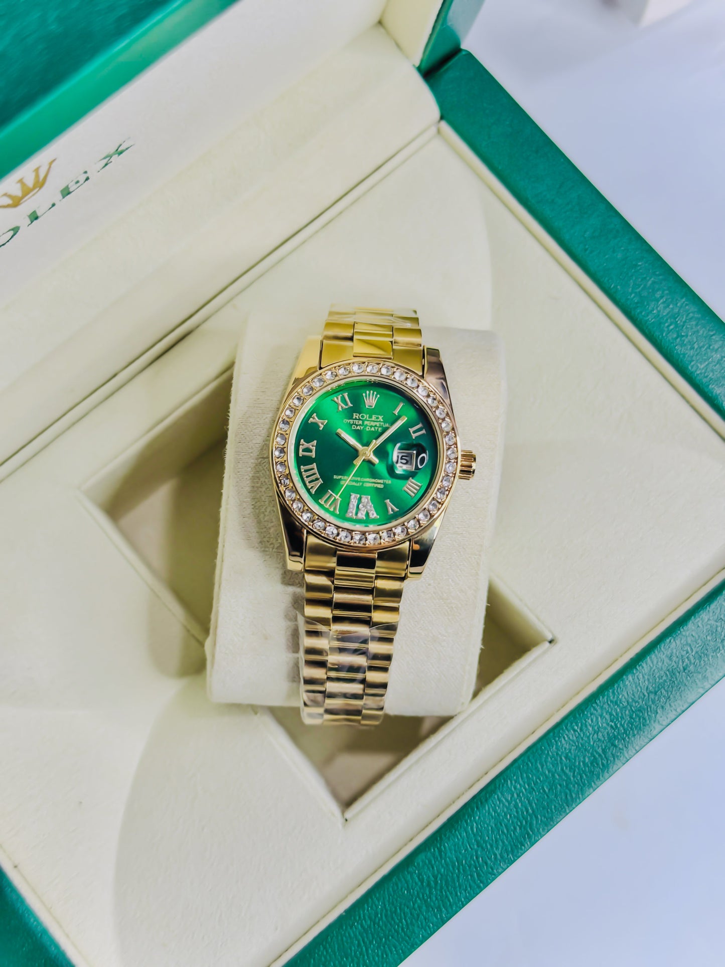 Royale Date Just Golden - Green Dial | Diamond Bezel Female Edition